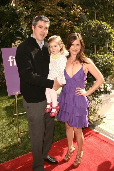 Kellie Martin con su esposo Keith Christian y su hija Maggie en March of Dimes Celebration of Babies, Four Seasons Hotel, Los Angeles, CA. 11-07-09 —  Fotos de Stock