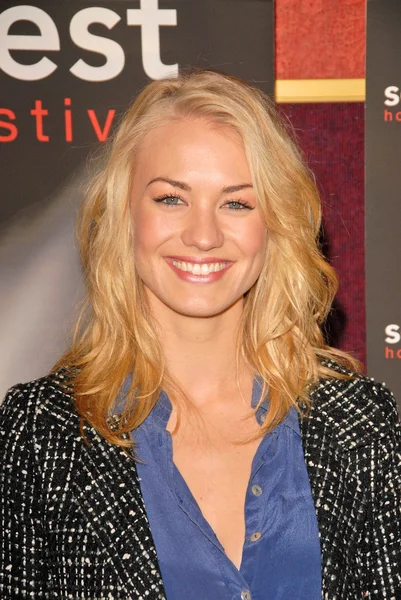 Yvonne Strahovski — Foto Stock