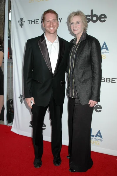 Guy Shalem et Jane Lynch à l'APLA 'The Envelope Please' Oscar Viewing Party. The Abbey, West Hollywood, CA 22-02-09 — Photo