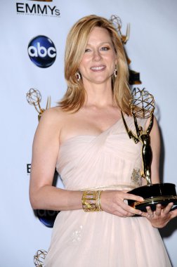 Laura linney