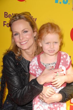 Melora Hardin ve kızları Piper 2009 Ps Arts 