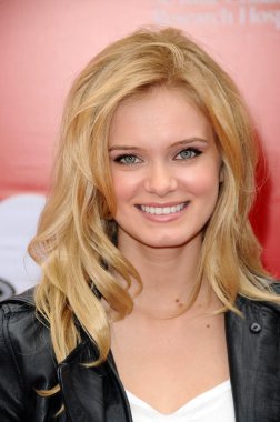 Sara Paxton