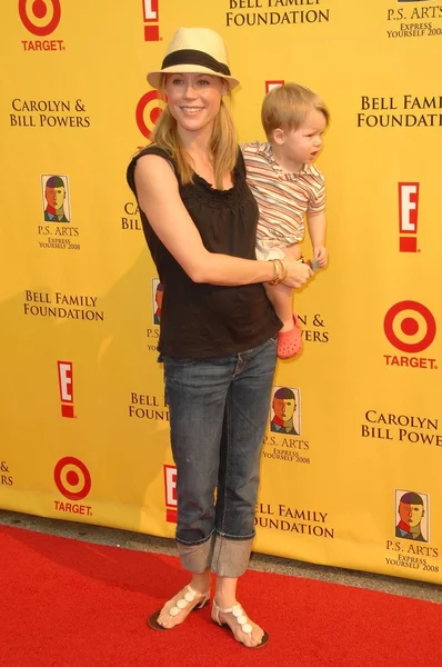 Julie Bowen e il figlio Oliver — Foto Stock