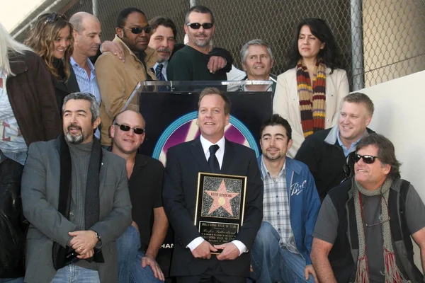 Kiefer Sutherland med rollebesætning på 24 på Ceremony Honoring Kiefer Sutherland med 2,377th Star på Hollywood Walk of Fame. Hollywood Boulevard, Hollywood og CA. 12-09-08 - Stock-foto