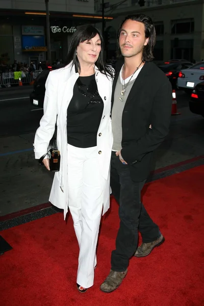 Anjelica Huston, Jack Huston — Zdjęcie stockowe