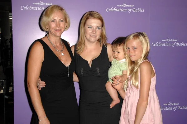 Paula Hart with Melissa Joan Hart and Alexandra Hart-Gilliams — Stok fotoğraf