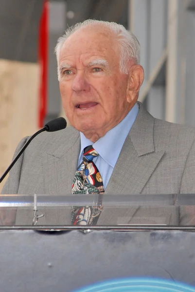 Yargıç Joseph A. Wapner Yargıç Joseph A.Wapner içine Hollywood Walk of Fame, indüksiyon törenle Hollywood, Ca. 11-12-09 — Stok fotoğraf