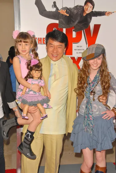 Jackie Chan, Alina Foley and Madeline Carroll — Stock Photo, Image