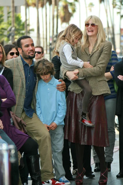Laura Dern with Ben Harper and children — Stock Photo, Image