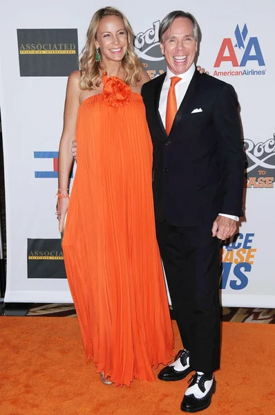 トミー ヒルフィガーと妻 dee ocleppo — ストック写真