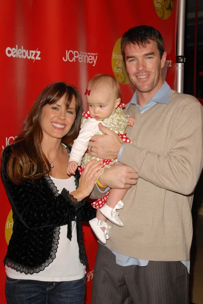Trista and Ryan Sutter and baby — Stock Photo, Image