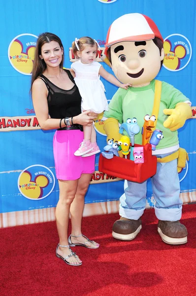 Ali landry en dochter estela bij de los angeles premiere van handige manny motorfiets avontuur. Arclight hollywood, hollywood, ca. 09-26-09 — Stockfoto