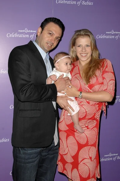 Cody Herpin con Jodie Sweetin e la loro figlia Zoie — Foto Stock