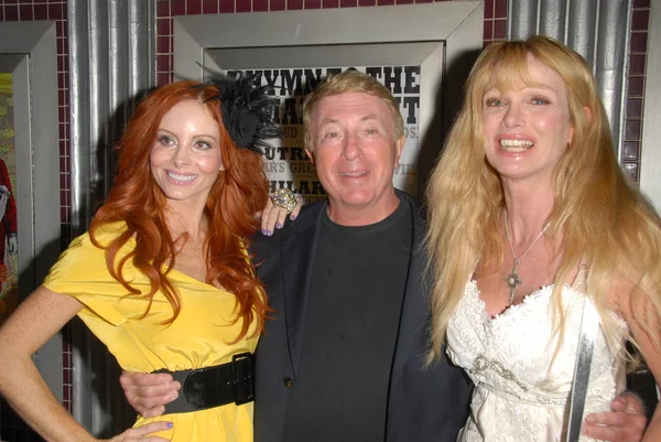 Phoebe Price with Larry Cohen and Laurene Landon — Stock Photo, Image