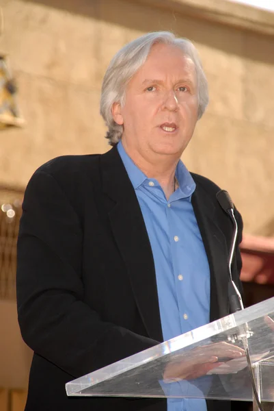 James Cameron lors de la cérémonie d'intronisation de James Cameron au Hollywood Walk of Fame, Hollywood Blvd, Hollywood, CA. 12-18-09 — Photo