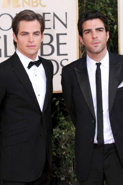 Chris Pine ve Zachary Quinto 66 yıllık Altın Küre Ödülleri'nde. Beverly Hilton Hotel, Beverly Hills, Ca. 01-11-09