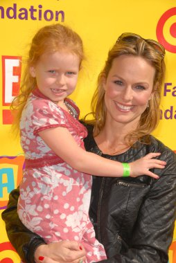 Melora Hardin ve kızları Piper 2009 Ps Arts 