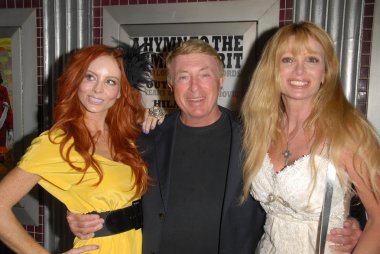 Phoebe fiyat ile larry cohen ve laurene landon los angeles sadaka parası, premiere 'kötü polis'. Fairfax sinemalar, west hollywood, ca. 07-09-09