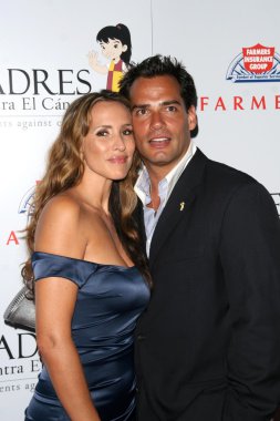 Angelica Castro, Cristian De La Fuente