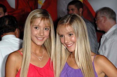 Camilla rosso ve rebecca rosso