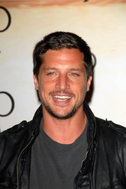 Simon Rex