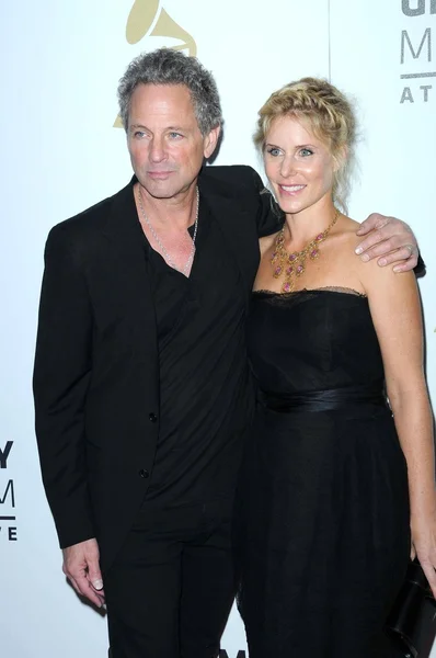 Lindsey Buckingham e a esposa Kristin — Fotografia de Stock