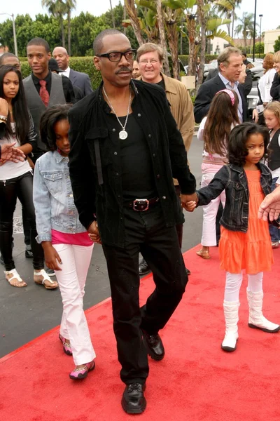 Eddie Murphy and Family at the Los Angeles Premiere of 'Imagine That'. Paramount Pictures, Hollywood, CA. 06-06-09 — Stock fotografie