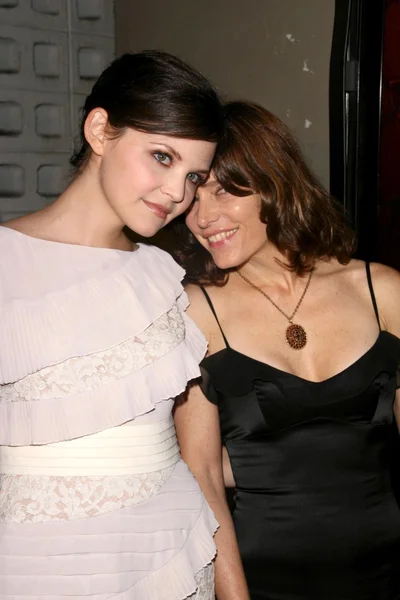 Ginnifer goodwin i melora walters — Zdjęcie stockowe