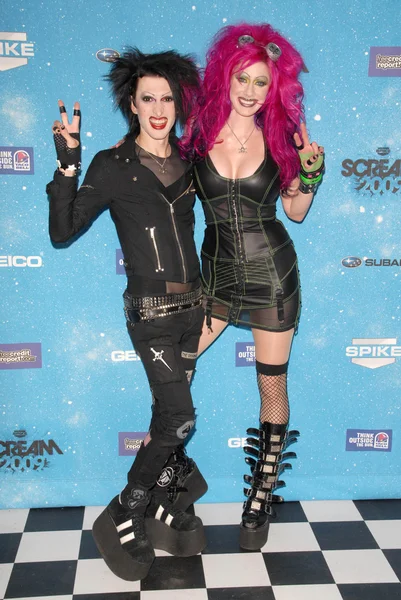 Kynt Cothron and Vyxsin Fiala at Spike TV's 'Scream 2009!'. Greek Theatre, Los Angeles, CA. 10-17-09 — Stock Photo, Image