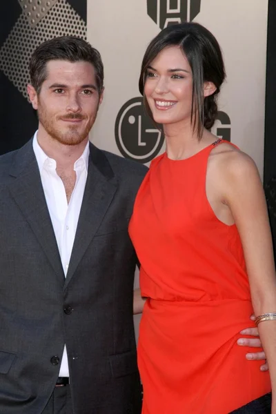 Dave Annable and Odette Yustman at the Los Angeles Premiere of 'Transformers Revenge of the Fallen'. Mann Village Theatre, Westwood, CA. 06-22-09 — Stock fotografie