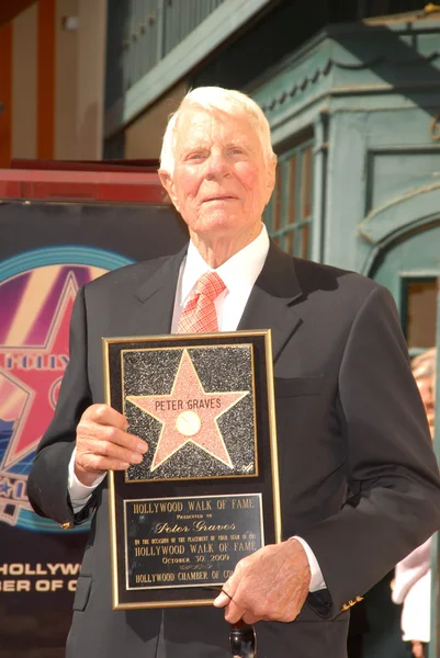 Peter Graves op de Hollywood Walk of Fame inductie ceremonie voor Peter Graves, Hollywood, Ca. 10-30-09 — Stockfoto