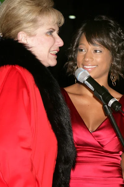 Mayor Nancy Krasne and Monique Coleman at the 2009 UNICEF Snowflake Lighting Ceremony In Beverly Hills, Rodeo Drive & Wilshire Boulevard, Beverly Hills, CA. 11-21-09 — Stock Photo, Image