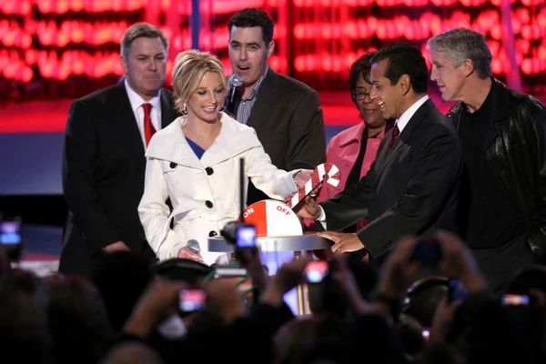 Britney Speere mit Adam Carolla und Antonio Villaraigosa — Stockfoto