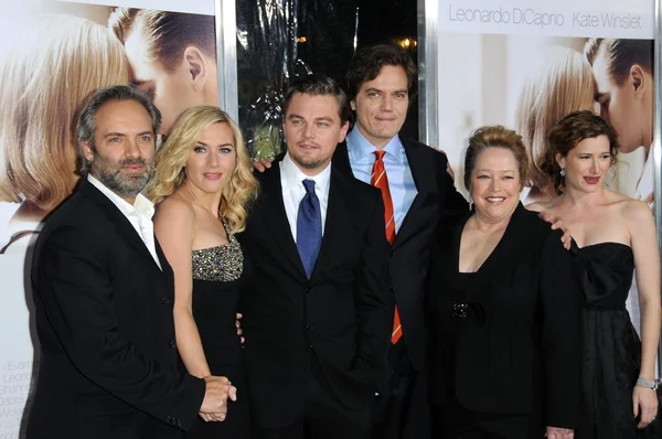 L-R Sam Mendes, Kate Winslet, Leonardo DiCaprio, Michael Shannon, Kathy Bates and Kathryn Hahn — Stock Photo, Image