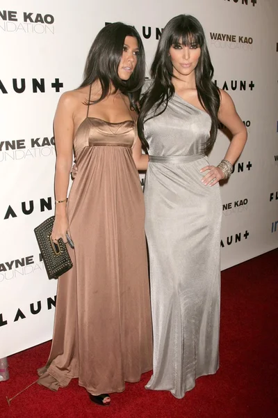 Kourtney Kardashian and Kimberly Kardashian — Stock Photo, Image