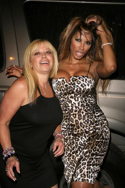 Gloria Kisel and Traci Bingham at the Whos Next Whats Next Fashion Show. Social Hollywood, CA. 08-13-08 — Stockfoto