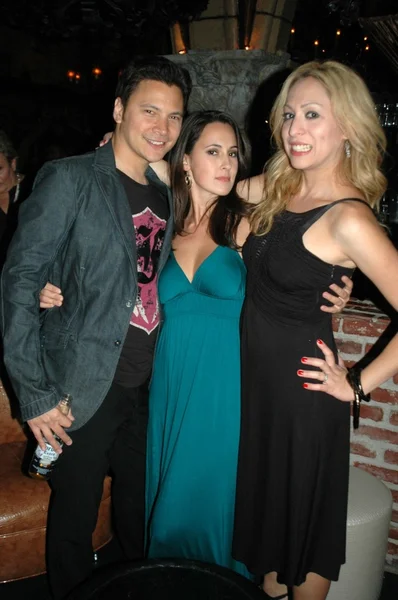 Alex Jordan com Laura Killian e Jennifer Leeser na festa de aniversário de Jennifer Leeser. Medusa Lounge, Los Angeles, CA. 09-25-08 — Fotografia de Stock