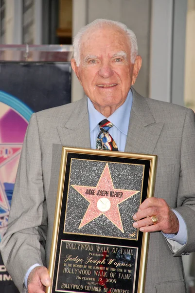 Soudce Joseph A. Wapner na zasvěcovací obřad soudce Joseph A.Wapner do Hollywood Walk of Fame, Hollywood, Ca. 11-12-09 — Stock fotografie