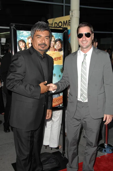 George López y Luke Wilson En el estreno de "Henry Poole está aquí". Arclight Cinemas, Hollywood, CA. 08 _ 07 _ 08 . — Foto de Stock