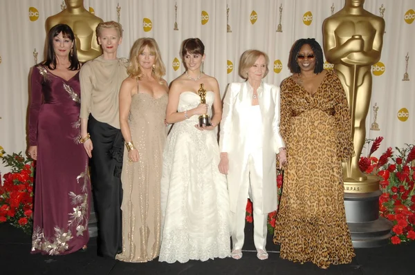 Anjelica Huston, Tilda Swinton, Goldie Hawn, Penelope Cruz, Eva Marie Saint, Whoopi Goldberg — Stockfoto
