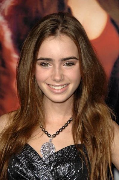 Lily Collins en el estreno en Los Ángeles de 'Nick and Norah' s Infinite Playlist '. Arclight Hollywood, Hollywoood, CA. 10-02-08 — Foto de Stock