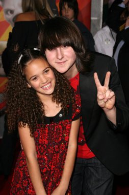 Madison Pettis and Mitchel Musso