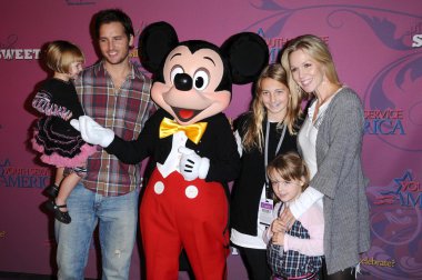 Peter Facinelli Jennie Garth ve aile ile