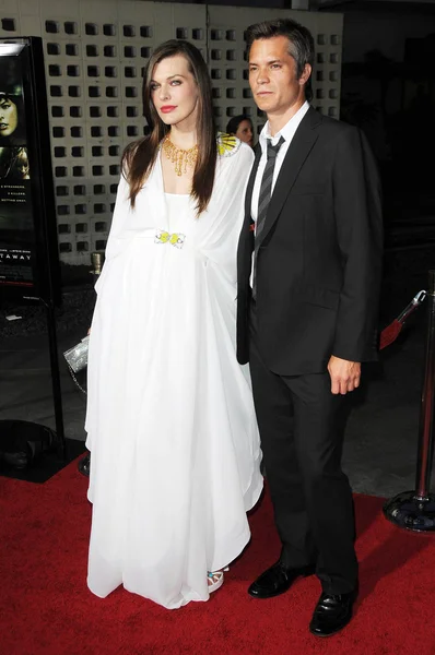 Milla Jovovich et Timothy Xophant — Photo