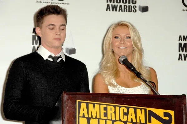 Jesse McCartney and Julianne Hough — Stock Photo, Image