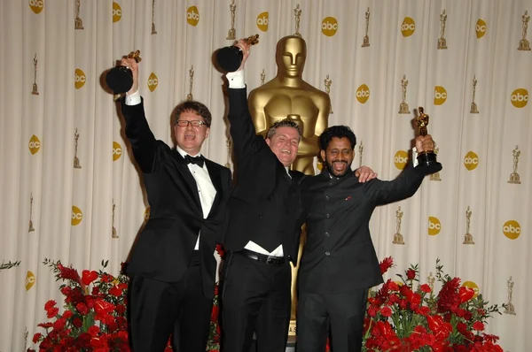 Ian tapp mit richard pryke und resul pookutty im Presseraum bei der 81. jährlichen Academy Awards. kodak theater, hollywood, ca. 22.02.09 — Stockfoto