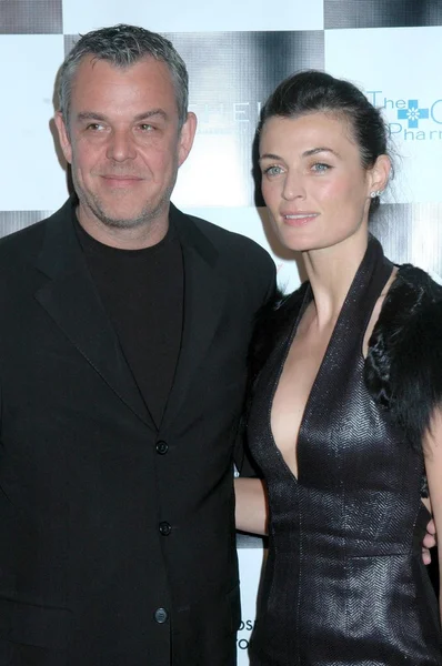 Danny Huston and Lyne Renee at the Britweek Designer of the Year Fashion Show and Awards presented by Genlux Magazine. Pacific Design Center, West Hollywood, CA. 05-02-09 — Stockfoto