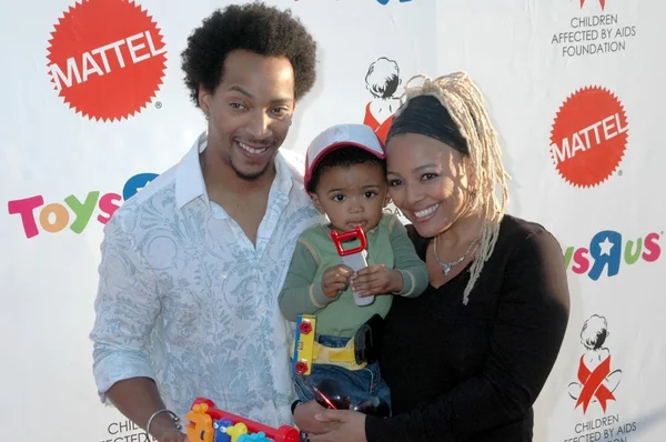 Kim Fields con Christopher Morgan y su hijo Chip — Foto de Stock