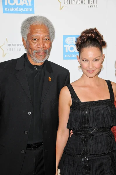 Morgan Freeman e Ashley Judd agli USA Today Hollywood Hero Gala in onore di Ashley Judd, Montage Hotel, Beverly Hills, CA. 11-10-09 — Foto Stock