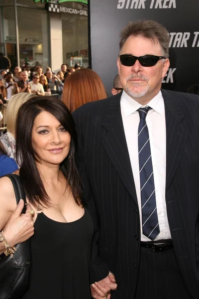 Marina Sirtis and Jonathan Frakes at the Los Angeles Premiere of 'Star Trek'. Grauman's Chinese Theatre, Hollywood, CA. 04-30-09 — Stockfoto